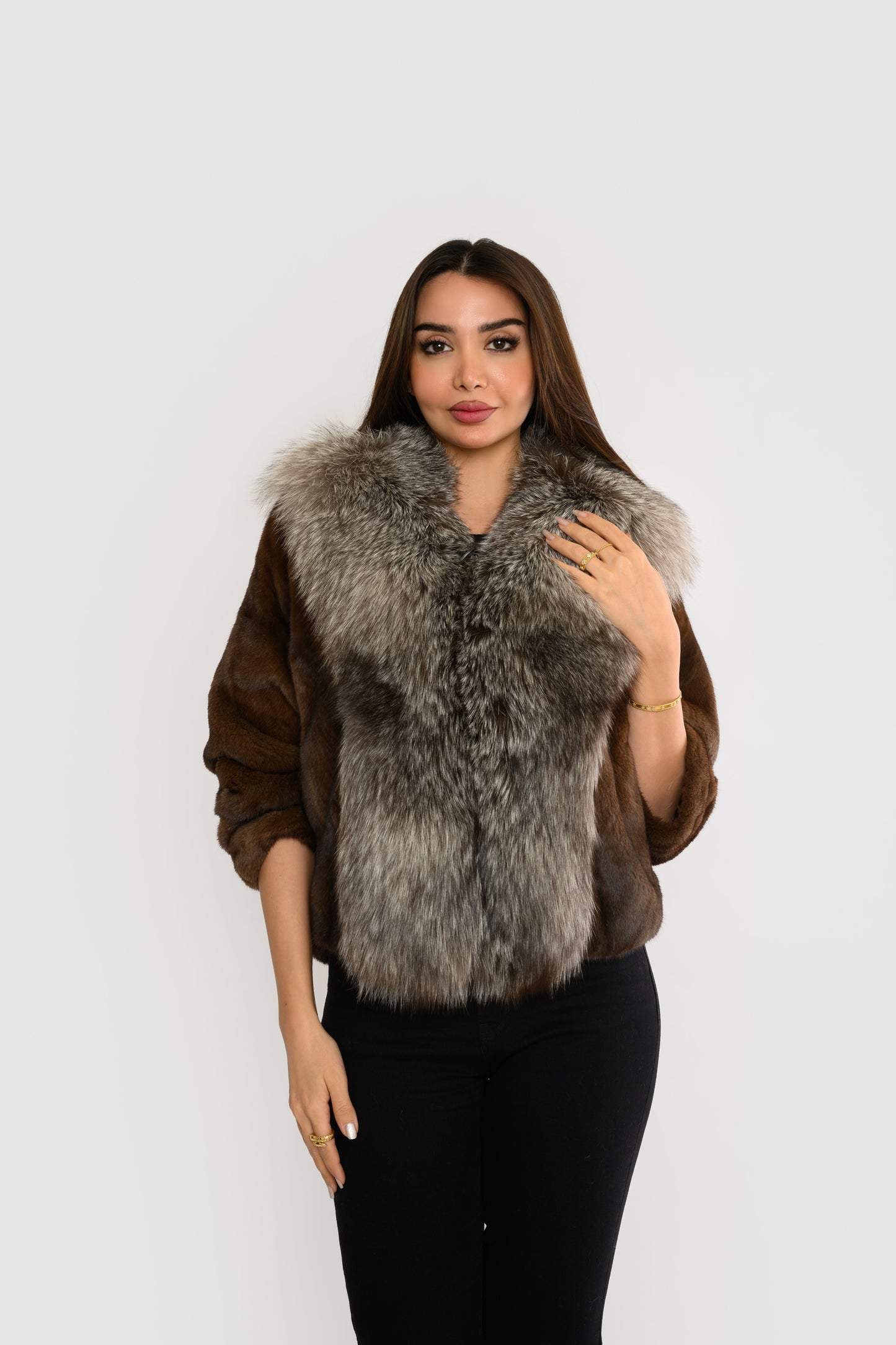 كاب من فرو الثعلب صدرية