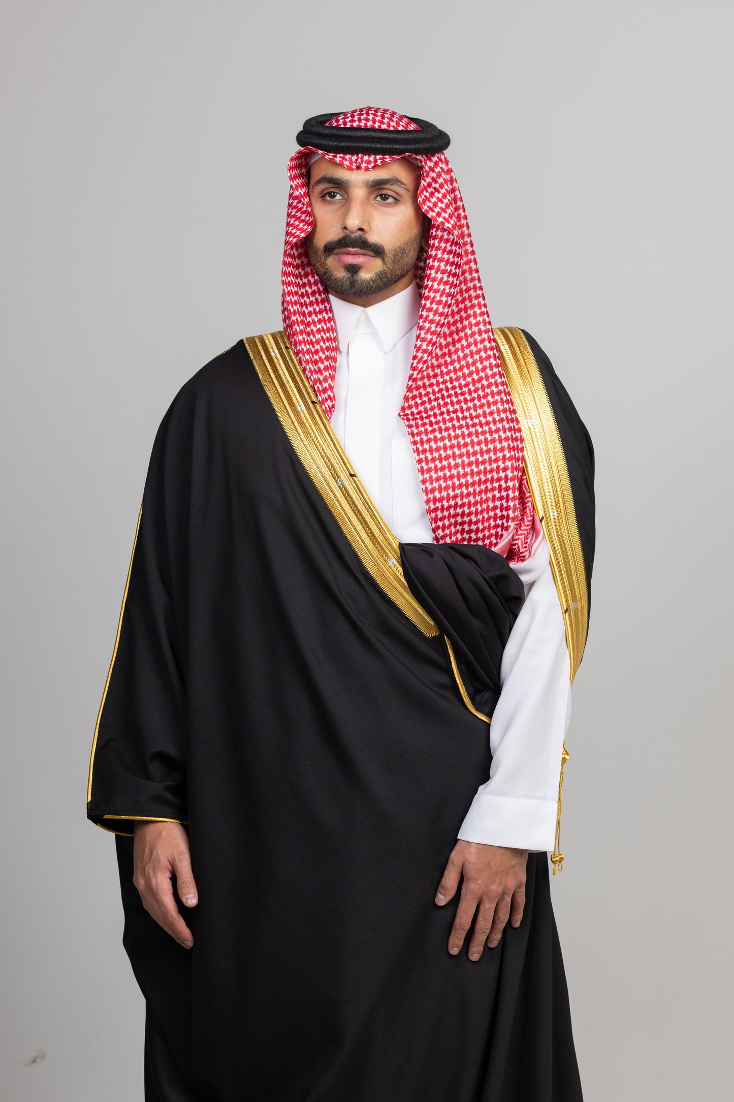 بشت ملكي أسود