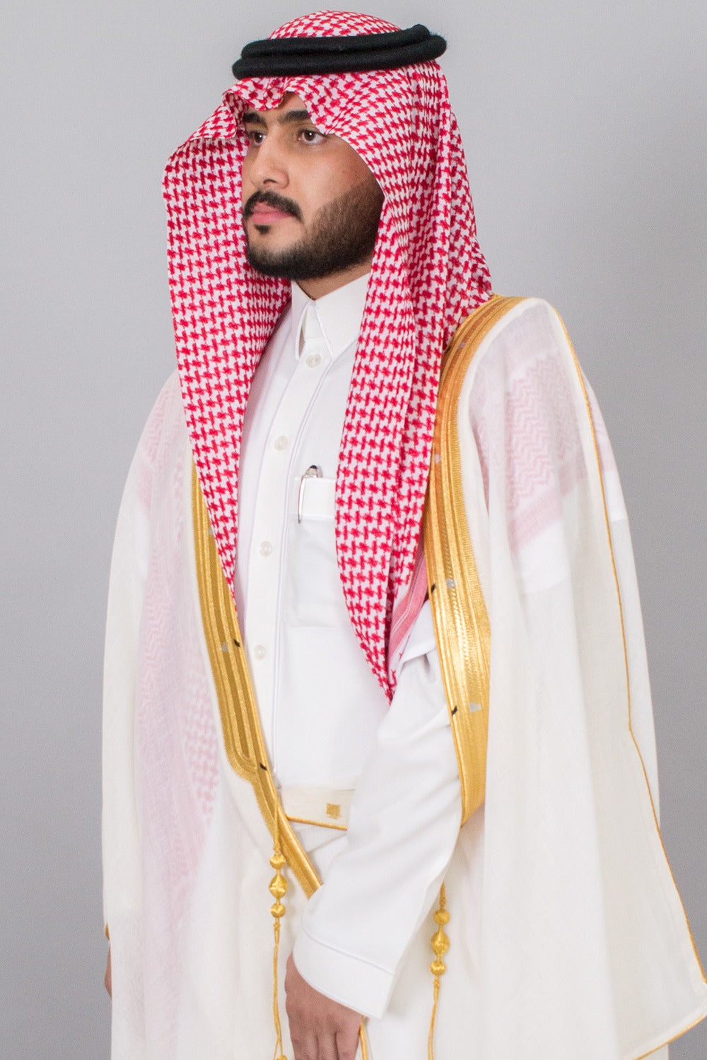 بشت ملكي ابيض