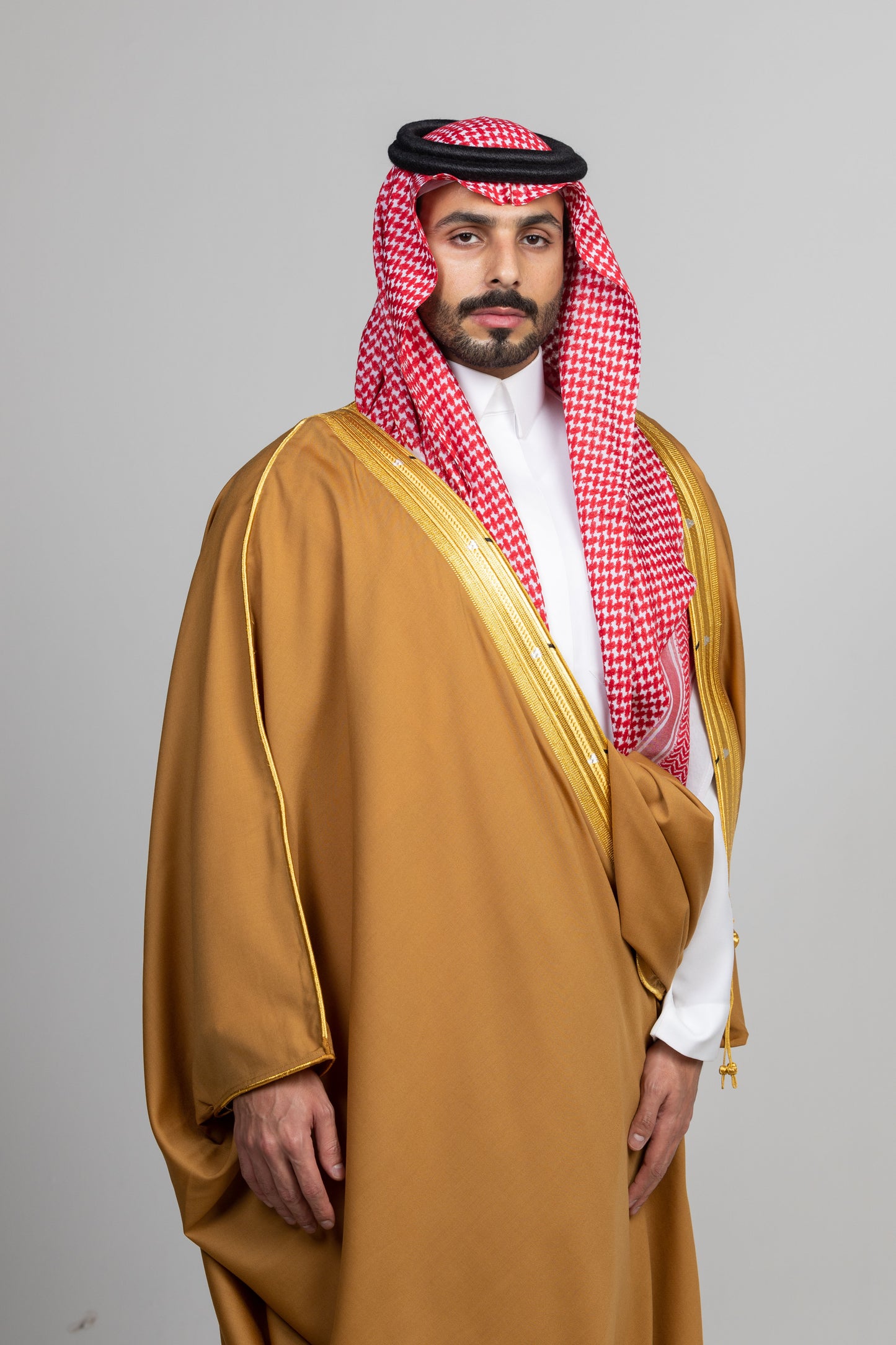 بشت ملكي زعفراني