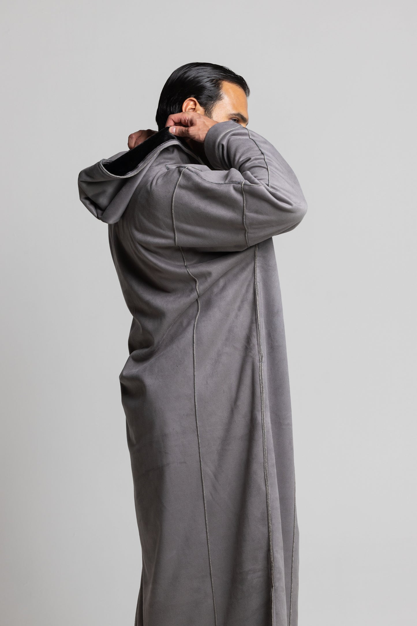 ثوب مغربي رصاصي