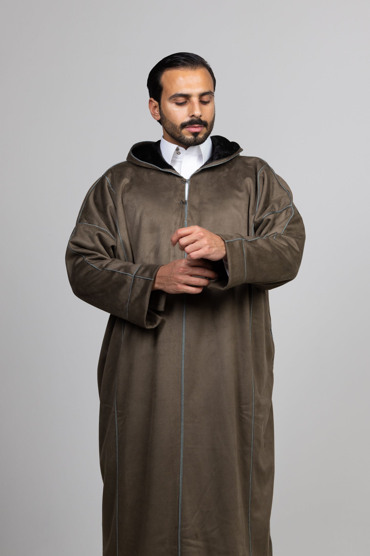 ثوب مغربي زيتي