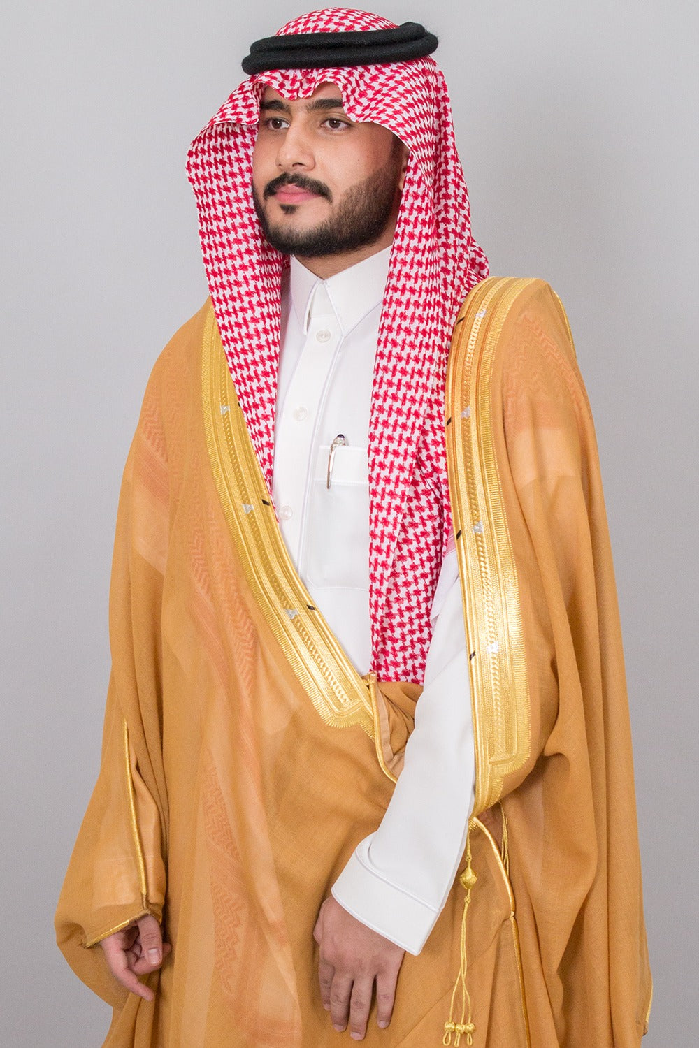 بشت ملكي زعفراني