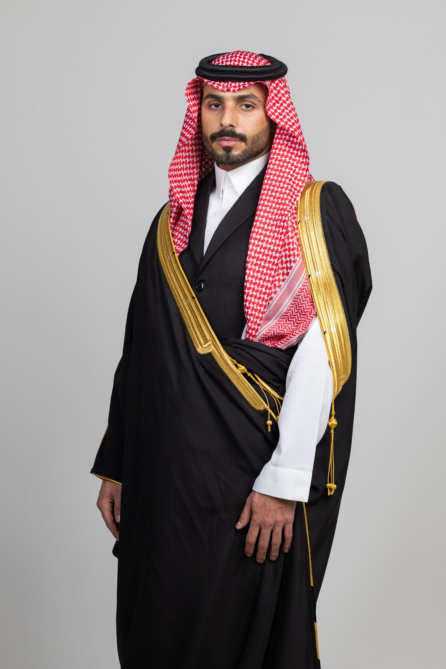 بشت ملكي أسود