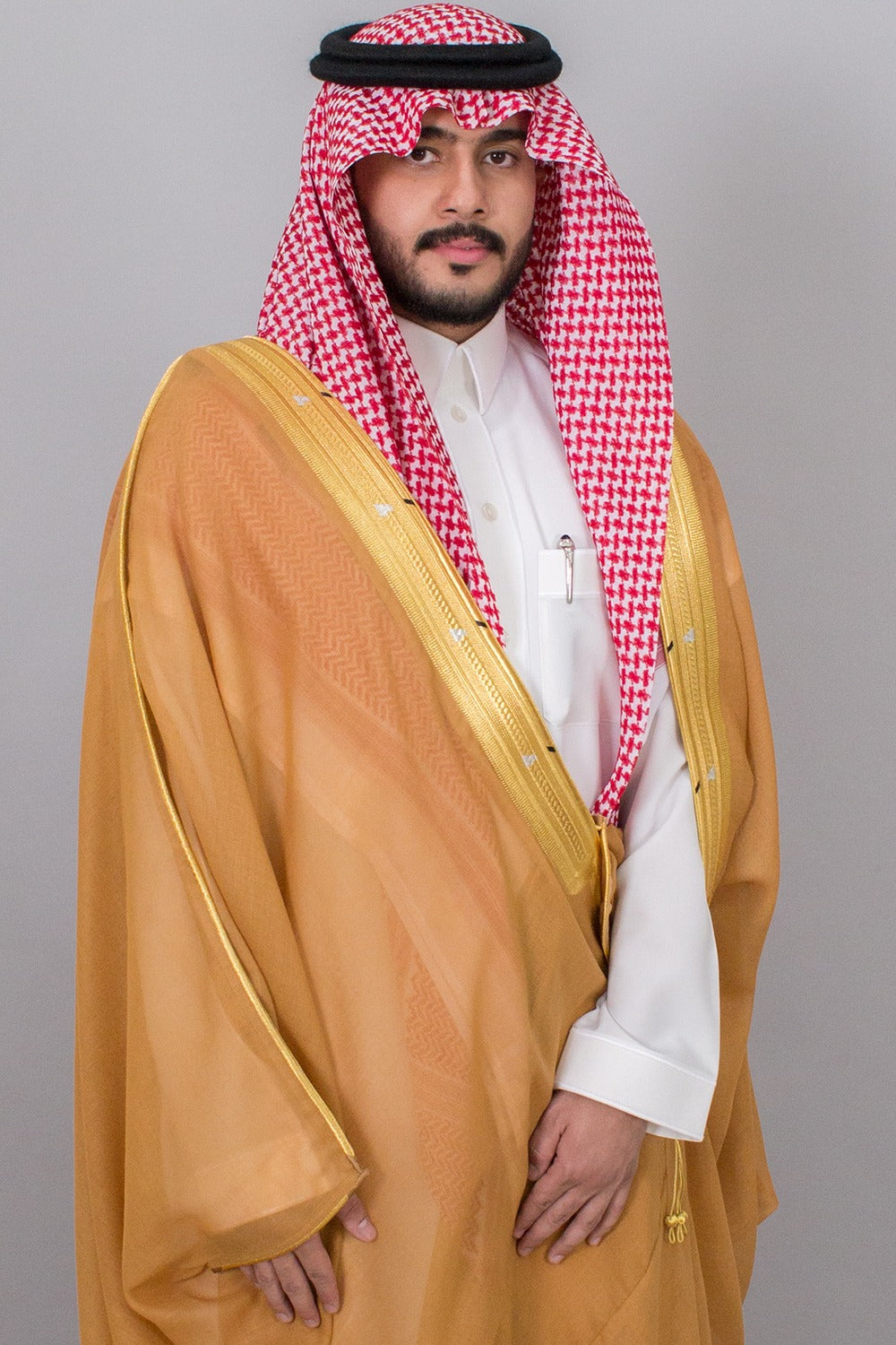 بشت ملكي زعفراني