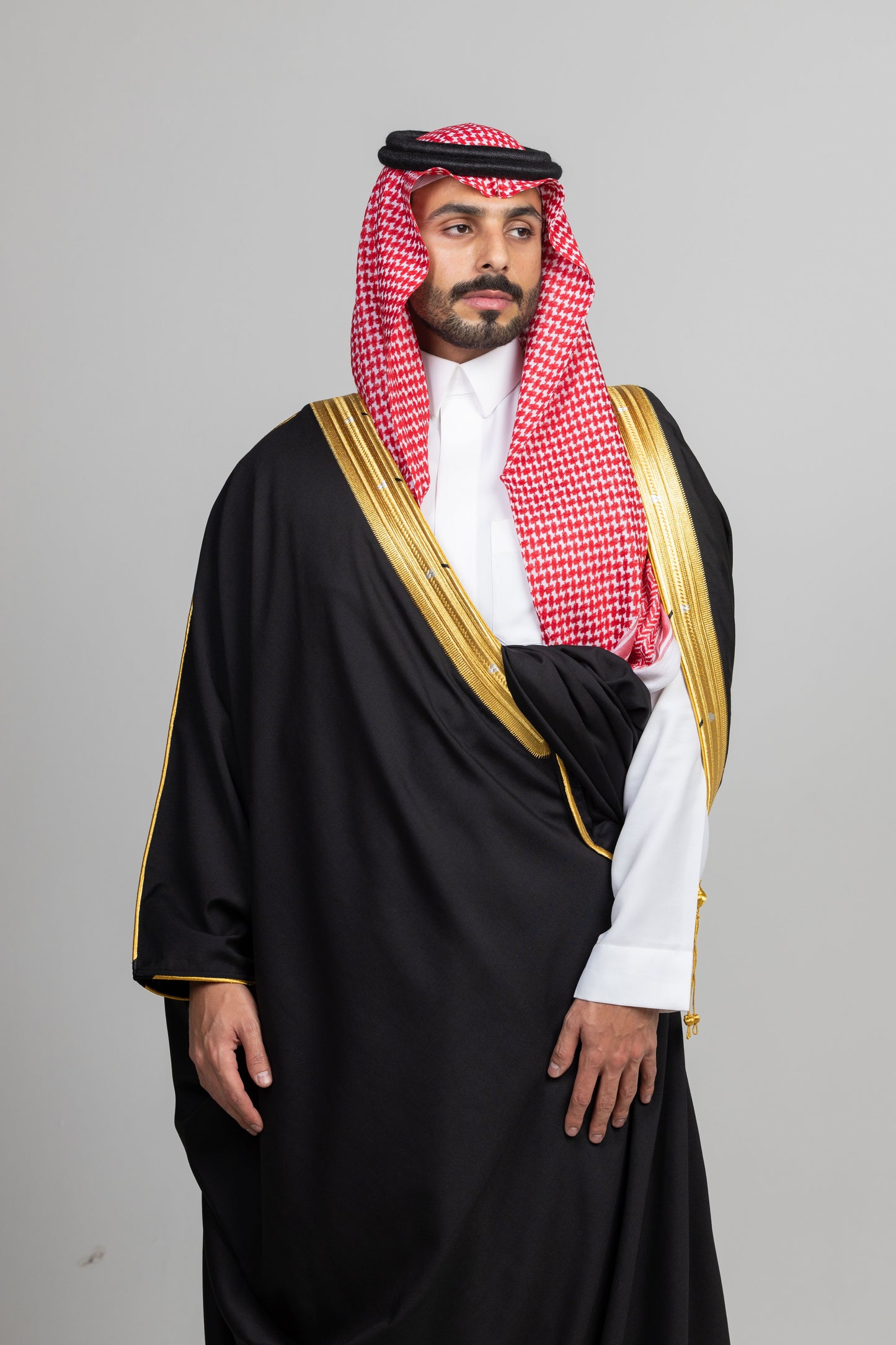 بشت ملكي أسود